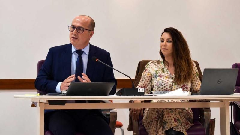 Los concejales socialistas Alberto Rojo y Lucía de Luz durante el Debate sobre el Estado de la Ciudad. EP.