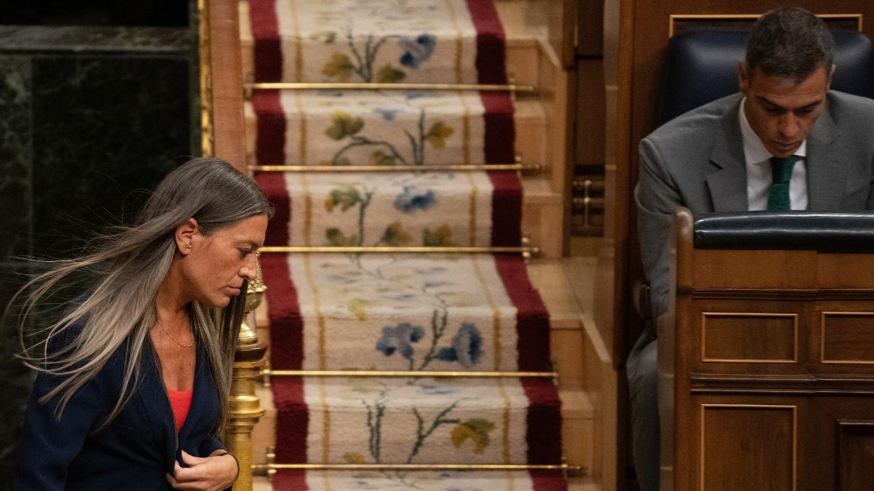 La portavoz de Junts en el Congreso, Miriam Nogueras, y el presidente del Gobierno, Pedro Sánchez, durante una sesión plenaria en el Congreso de los Diputados. EP.