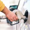 Imagen de recurso de una persona echando gasolina. Pixabay