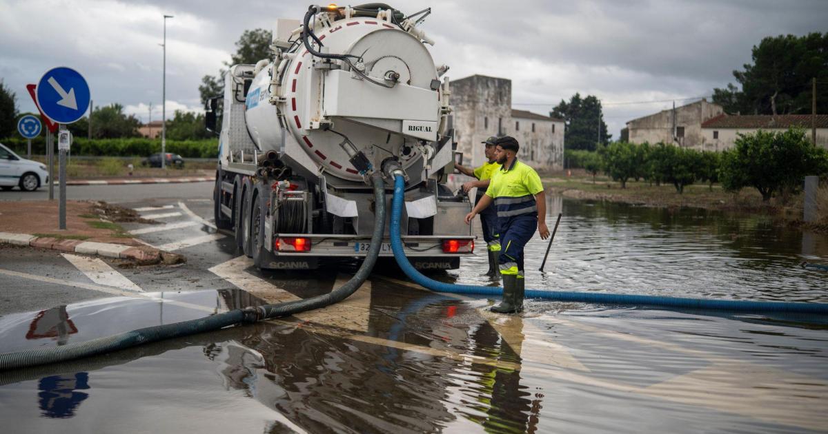 Cataluña eleva el aviso a rojo y Andalucía afronta una tarde de tormentas