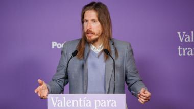 El portavoz de Podemos, Pablo Fernández, durante una rueda de prensa. Europa Press.