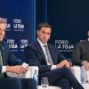El presidente de la Xunta de Galicia, Alfonso Rueda; el lehendakari, Imanol Pradales; y el presidente de la Generalitat, Salvador Illa, durante el Foro La Toja. Europa Press.