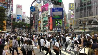 Peatones cruzando una calle de Tokio. Europa Press.