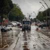 Operarios del servicio de limpieza retiran el barro de las calles a causa de las lluvias torrenciales en Cataluña. Europa Press.