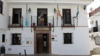 Fachada de la Casa Consistorial de El Borge. Wikipedia. 