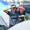 Una joven en la acampada por la vivienda de la Puerta del Sol. EP