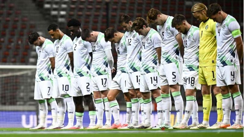 Jugadores irlandeses durante el himno de Israel