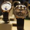 Relojes de alta gama en un expositor
