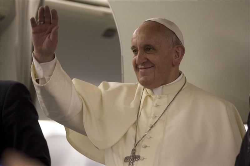 Francisco abre la puerta al fin del celibato: "No es un dogma de fe"