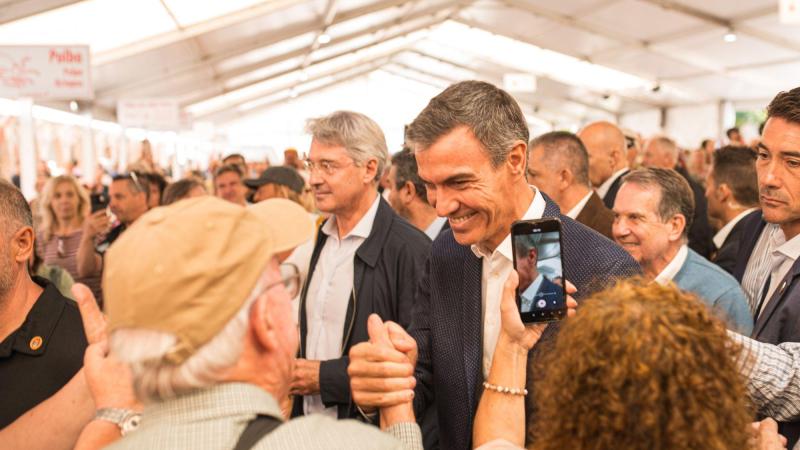 El presidente del Gobierno, Pedro Sánchez, durante una visita a la 63ª edición de la Fiesta del Marisco, a 1 de octubre de 2026, O Grove, Pontevedra, Galicia (España). Elena Fernández / Europa Press