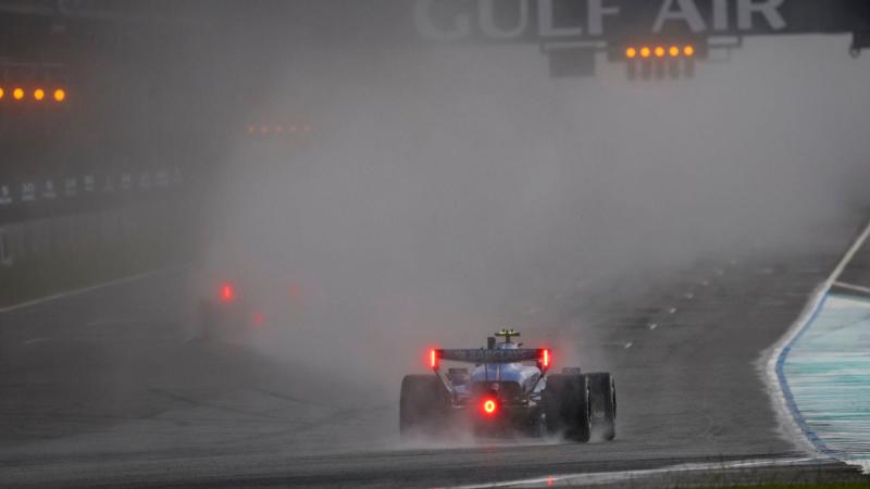 Carlos Sáinz y su Williams en la recta principal del circuito de Sepang (Malasia) en el Gran Premio de Bahréin de Fórmula 1. Europa Press.