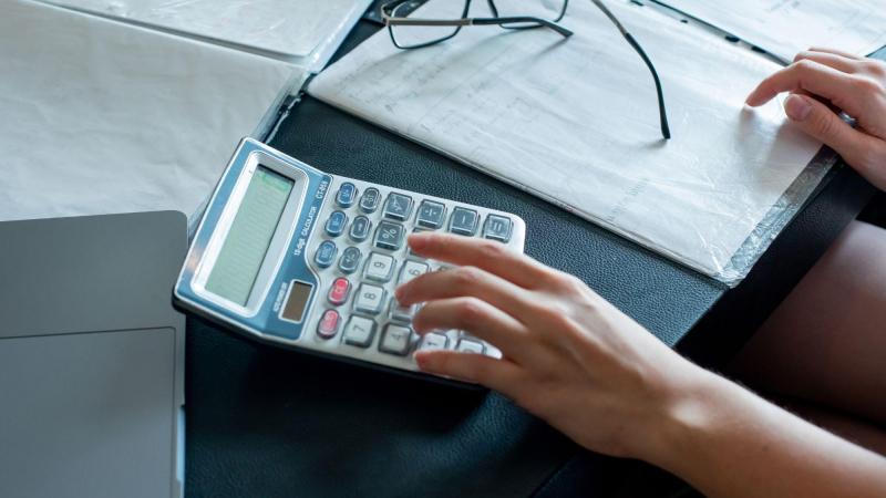 Calculadora de sueldo neto mensual cómo saber cuánto cobrarás realmente en 2026