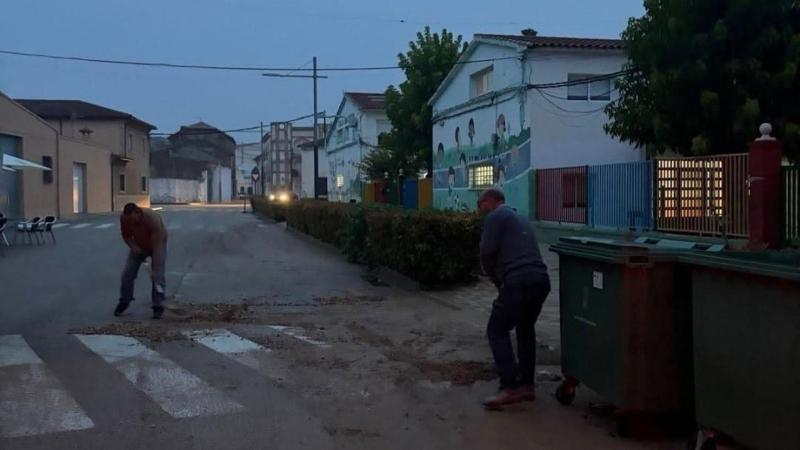 Una calle de Ledaña tras el paso del temporal. Ayuntamiento de Ledaña