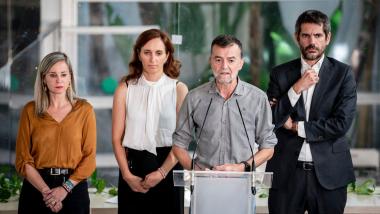 La diputada de Movimiento Sumar, Verónica Martínez; la ministra de Sanidad, Mónica García; el coordinador general de Izquierda Unida, Antonio Maíllo; y el ministro de Cultura, Ernest Urtasun (de i