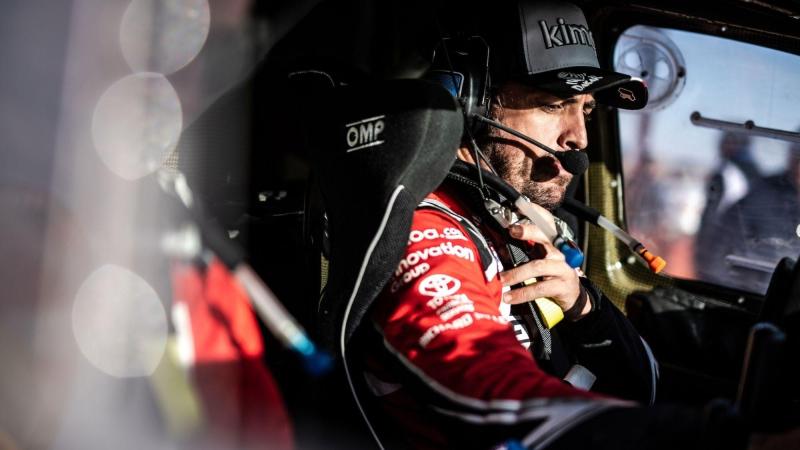 Fernando Alonso dentro de su Toyota durante el Rally Dakar 2020. Europa Press Archivo.