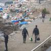 La playa de El Trampolín durante una de las jornadas del desalojo de inmigrantes en este enclave natural