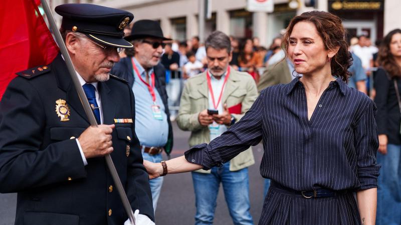 La presidenta de la Comunidad de Madrid, Isabel Díaz Ayuso, en la Cabalgata de la Hispanidad 2026. EP