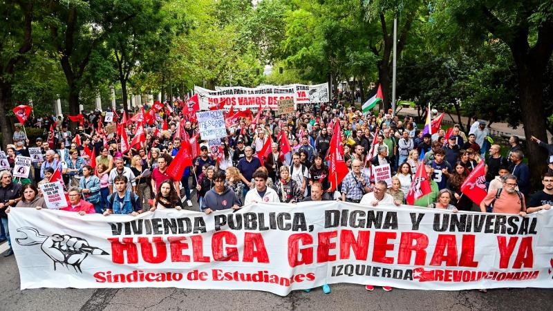 Miles de personas llaman a la huelga general. EP