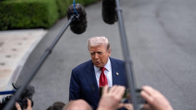 El presidente de los Estados Unidos, Donald Trump, habla con los medios. EP/Archivo.