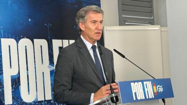 El presidente del Partido Popular, Alberto Núñez Feijóo, durante una comparecencia, en el Centro Cultural Estación de Ferrocarril de Ceuta. EP.