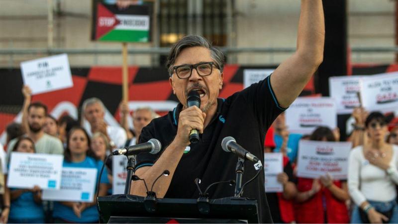Foto archivo Carlos Bardem durante la lectura de los nombres de los niños Palestinos asesinados por Israel. EP.