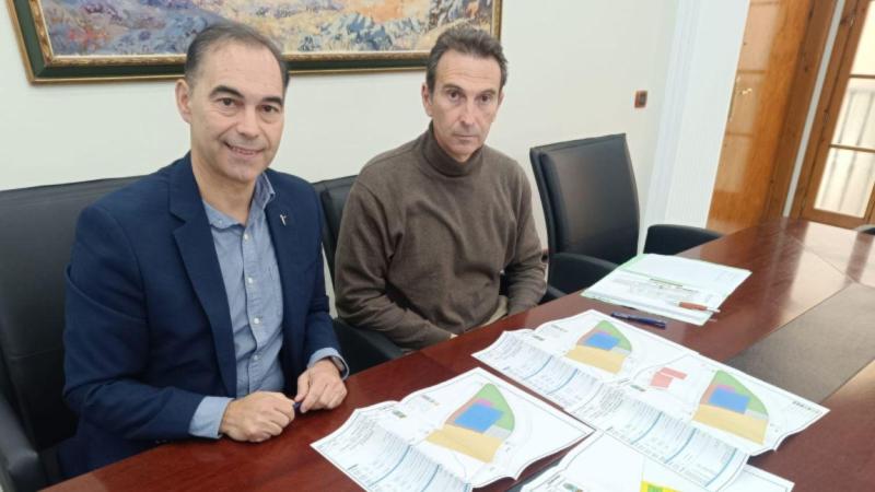 José Luis Bergillos Roldán (derecha) junto al alcalde de Benalmádena, Juan Antonio Lara / Ayto. Benalmádena