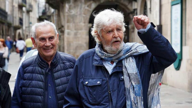 Beiras con Camilo Nogueira, que fue el primer eurodiputado por el BNG, en una imagen de 2022 en el acto de presentación de un documental sobre la fundación del BNG (Foto: Europa Press).