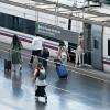 Varias personas en un andén de la Estación de Madrid Puerta de Atocha Almudena Grandes, a 31 de julio de 2026, en Madrid