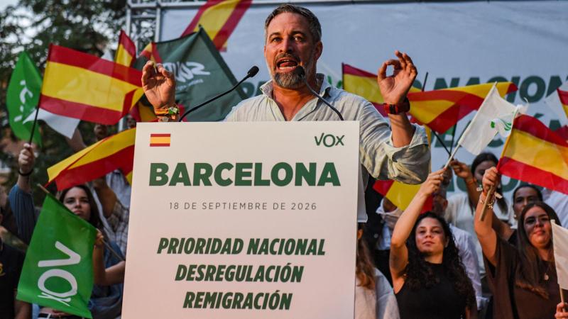 El líder de Vox, Santiago Abascal, interviene tras el recuento de votos durante seguimiento de la jornada electoral de elecciones autonómicas de Cataluña, en el Hotel Avenida Palace, a 12 de mayo de 2024, en Barcelona, Catalunya (España). Alberto Paredes / Europa Press.