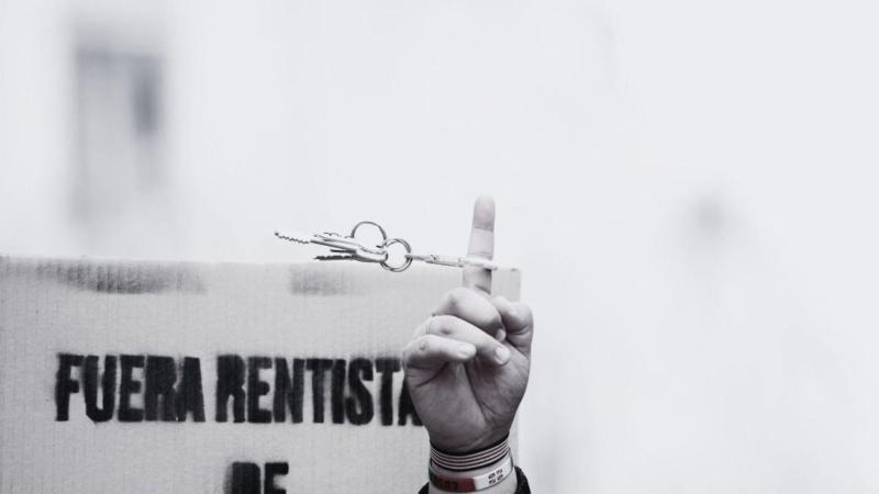Una persona sujeta unas llaves durante una manifestación por la vivienda. EP/Archivo.