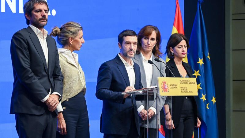 El ministro de Cultura, Ernest Urtasun; la vicepresidenta seguda y ministra de Trabajo y Economía Social, Yolanda Díaz; el ministro de Derechos Sociales, Consumo y Agenda 2030, Pablo Bustinduy; la ministra de Sanidad, Mónica García, y la ministra de Juventud e Infancia, Sira Rego. EP