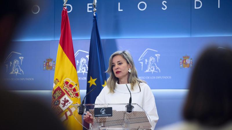 La portavoz de Sumar en el Congreso, Verónica Martínez Barbero, durante una rueda de prensa, en el Congreso de los Diputados. EP.