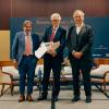 Jon Aramburu (director general de Loreto Mutua), Lord Turner (Premio Jon Aldecoa) y Diego Valero (presidente de Novaster)