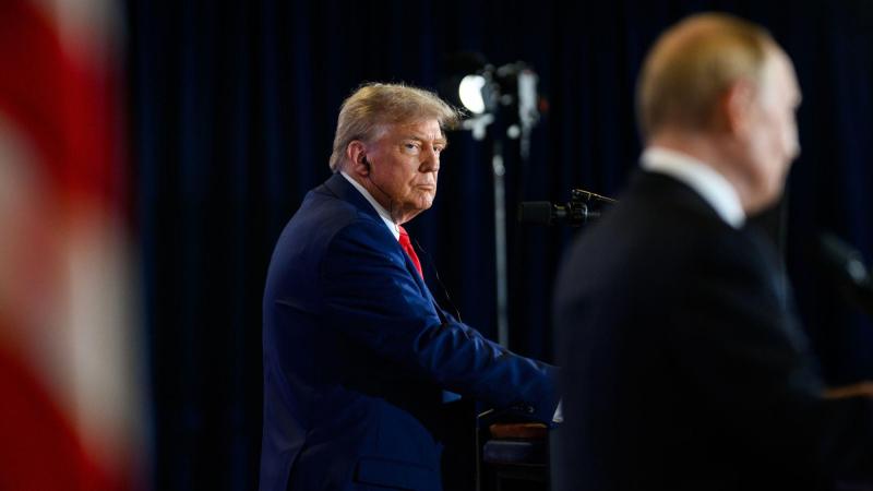 El presidente de Estados Unidos, Donald Trump, y el presidente ruso, Vladimir Putin. EP.