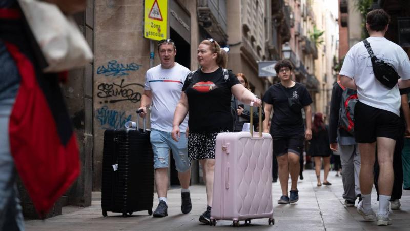 Varios turistas en el centro de Barcelona, a 17 de septiembre de 2024, en Barcelona. David Zorrakino / EP