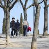 Varias personas disfrutan del buen tiempo, en el parque Juan Carlos I (Madrid). Europa Press.