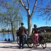 Varias personas montan en bicicleta en la Casa de Campo. Europa Press/Archivo.