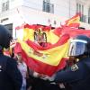 Varios ultras increpan a los acampados por la vivienda en la Puerta del Sol. Europa Press.