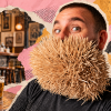 Joel Strasser se puso 3500 palillos en la barba.