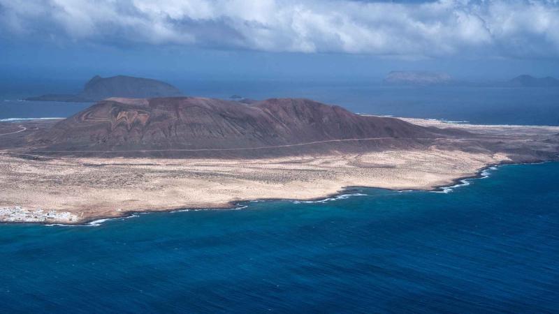 La Graciosa sin prisas un día entre playas, paseos y paisajes volcánicos