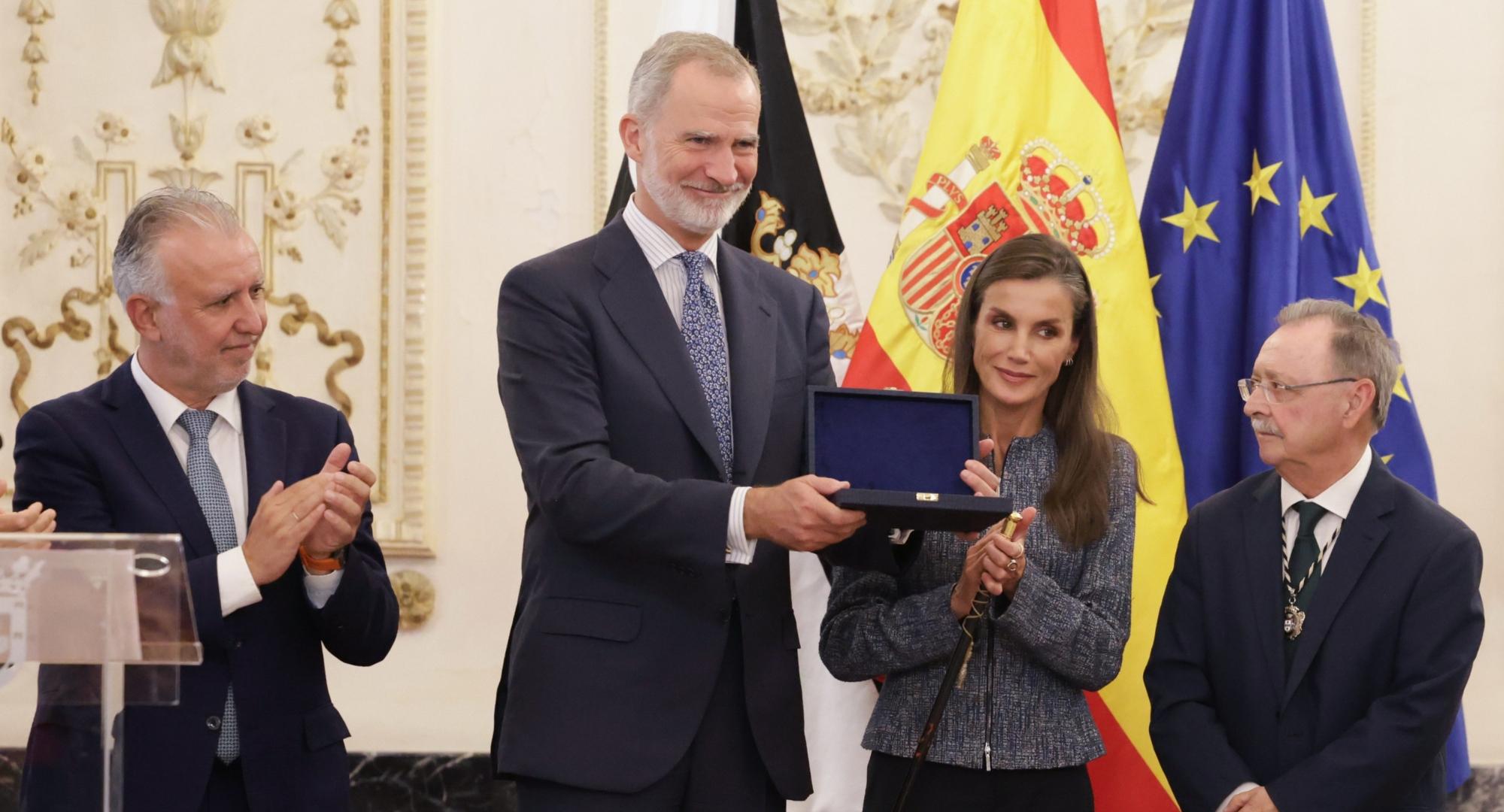 Los Reyes Felipe VI y Letizia durante una visita al Ayuntamiento de Ceuta. EP. Los Reyes Felipe VI y Letizia durante una visita al Ayuntamiento de Ceuta. EP.