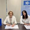 Rosa Mª Visiedo y Marta del Olmo en el momento de la firma del convenio | Foto del Hospital Universitario Rey Juan Carlos