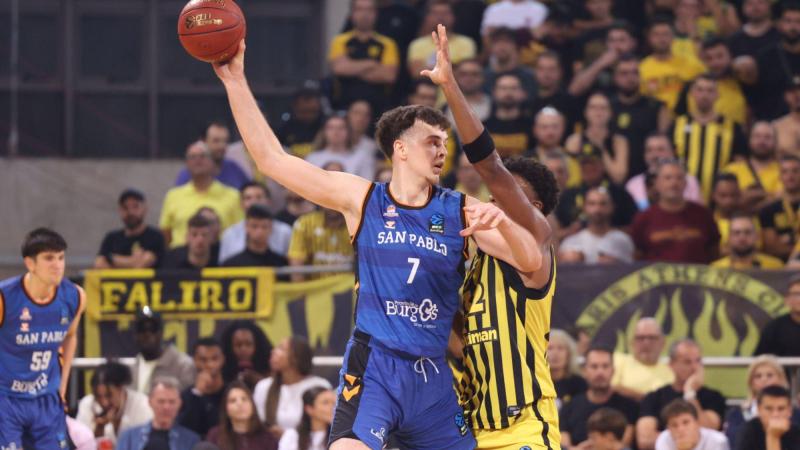 Balsa Koprivica, durante el partido que enfrentó al San Pablo Burgos frente al Aris Thessalonik en Eurocup. San Pablo Burgos.