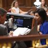 El presidente del Gobierno, Pedro Sánchez, y la ministra de Defensa, Margarita Robles, conversan durante una sesión plenaria en el Congreso de los Diputados. EP.
