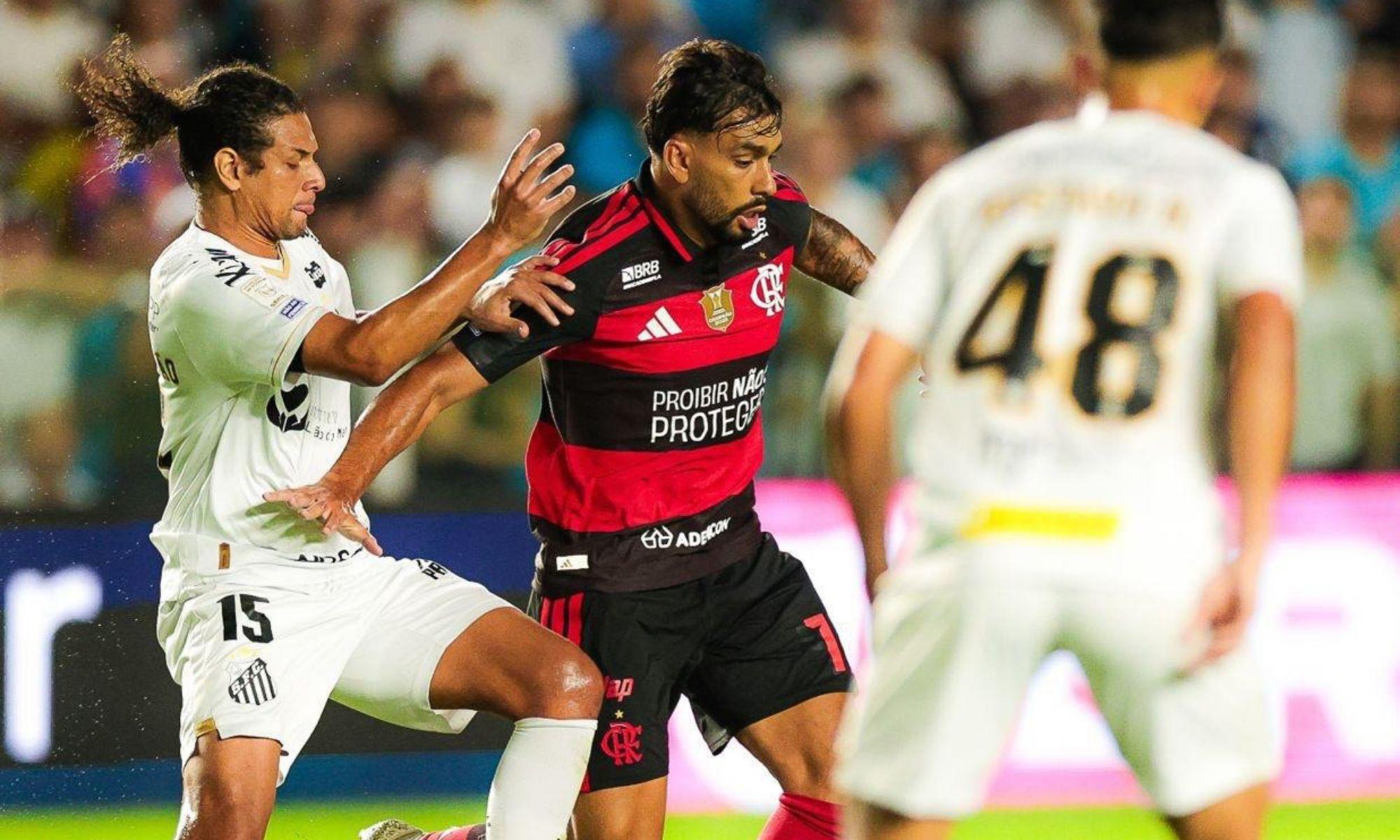 Lucas Paquetá luciendo la camiseta del Flamengo con el lema "Proibir não é proteger". Flamengo.com.