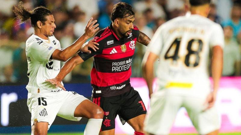 Lucas Paquetá luciendo la camiseta del Flamengo con el lema "Proibir não é proteger". Flamengo.com.
