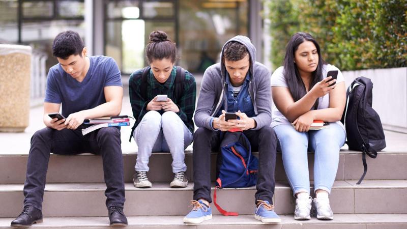 ¿Las redes sociales nos hacen infelices? La respuesta de un estudio en 97 países no es la que esperábamos
