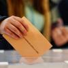 Imagen de recurso de una persona ejerciendo su derecho a voto en las elecciones de Castilla y León. EP.Imagen de recurso de una persona ejerciendo su derecho a voto en las elecciones de Castilla y León. EP.