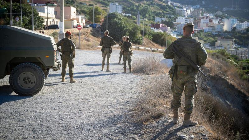 Varios soldados vigilan la frontera en Ceuta, a 22 de septiembre de 2026, unas horas después de la conversación grabada. EP/Archivo.