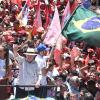 Lula saluda a sus simpatizantes durante un mitin. EP/Archivo.